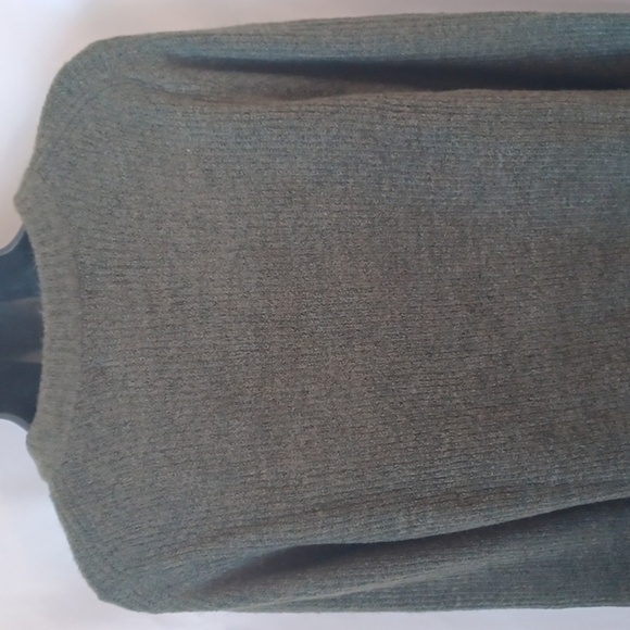 Old Navy Ribbed Crewneck long sleeve sweater, Green/Olive/khaki, Size M - Picture 4 of 6